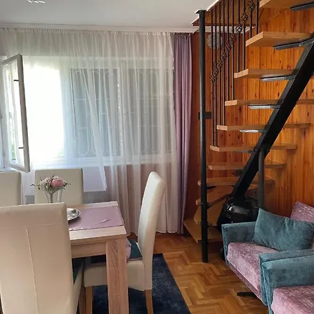 Tatil Evi Rozsa Nyaralohaz