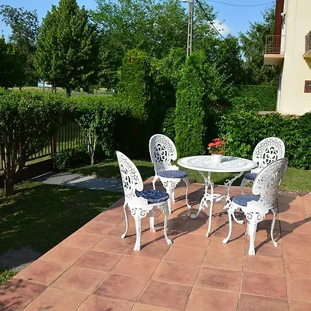 Rozsa Nyaralohaz Balatonboglár