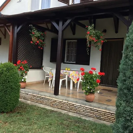 Tatil Evi Rozsa Nyaralohaz Balatonboglár